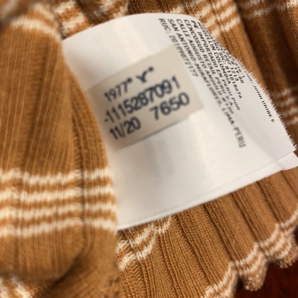 American Eagle Snap Scoop Neck Tee w Ruffle Edges - Picture 7 of 7